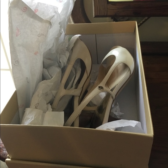 💼Michael Kors Zoe sling shoe vanilla bridal size - Picture 2 of 8
